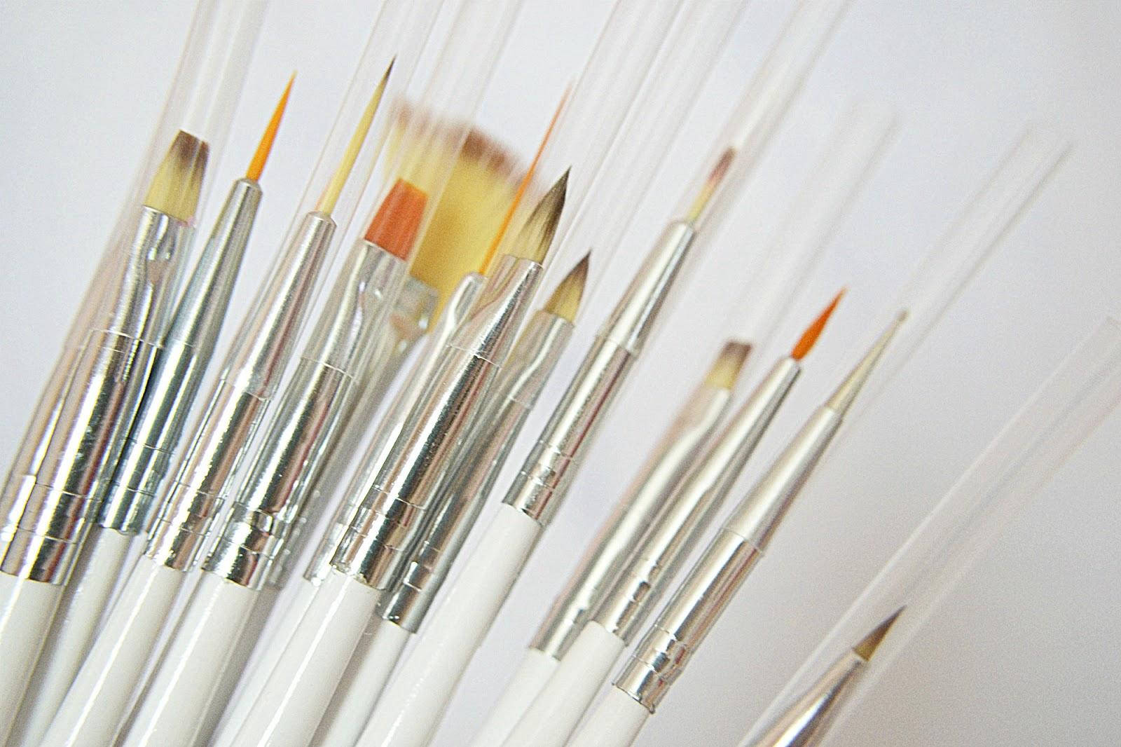 How to choose an acrylic paint brush?